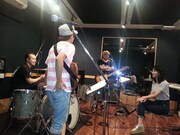 えんどうさんと（株）リットーのひとのリハーサルの様子。