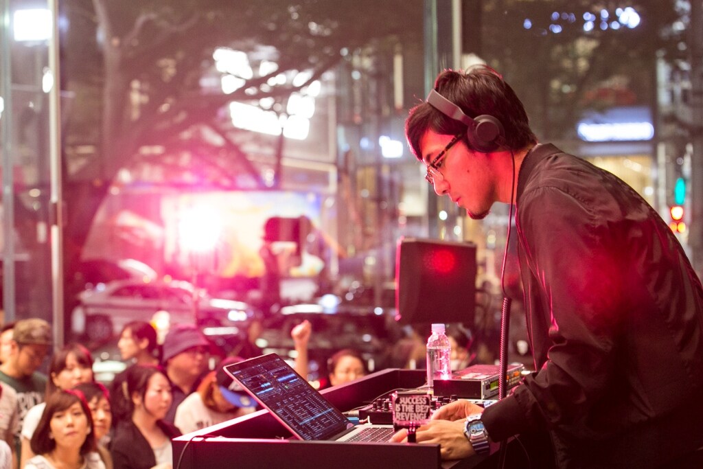 tofubeatsが藤井隆ら迎え全国ツアー敢行