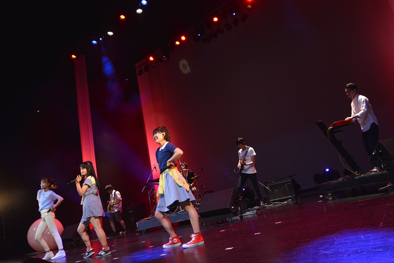 「Negicco NEXT DECADE 2014 ～奇跡を起こす！この街から」の様子。