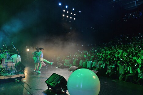 ラインダンスで盛り上がった「圧倒的なスタイル」の一場面。