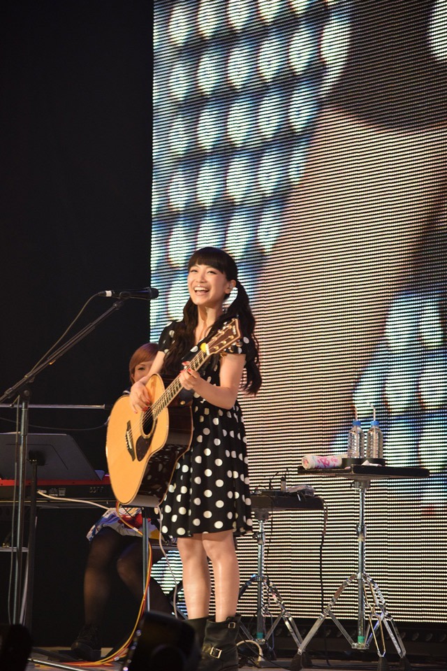 miwa「東京ランウェイ2014 AUTUMN / WINTER」での様子。