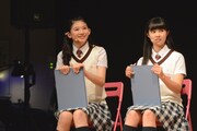 左から磯野莉音、田口華。