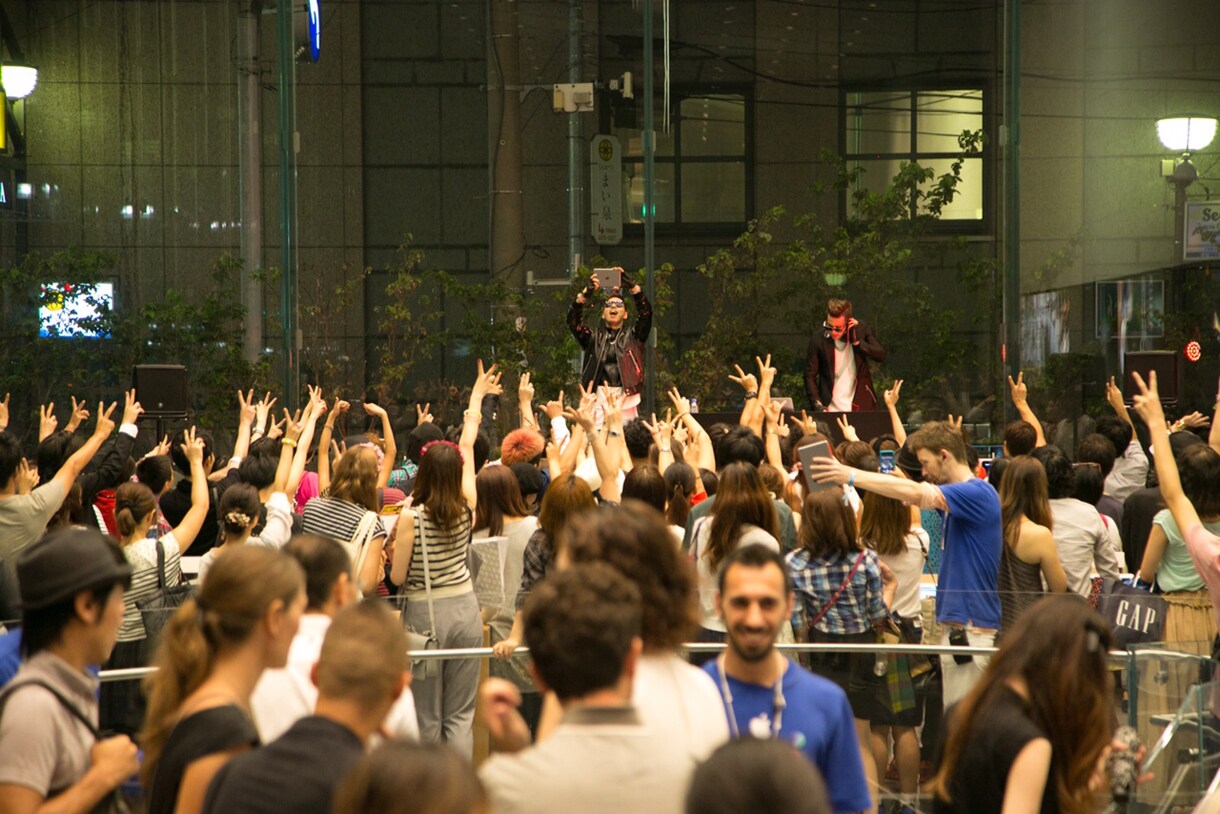 FUTURE BOYZ（Apple Store, Omotesando (c)Kensuke Tomuro）