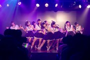 虹のコンキスタドール単独公演「中二病でもアイドルがしたい！」の様子。