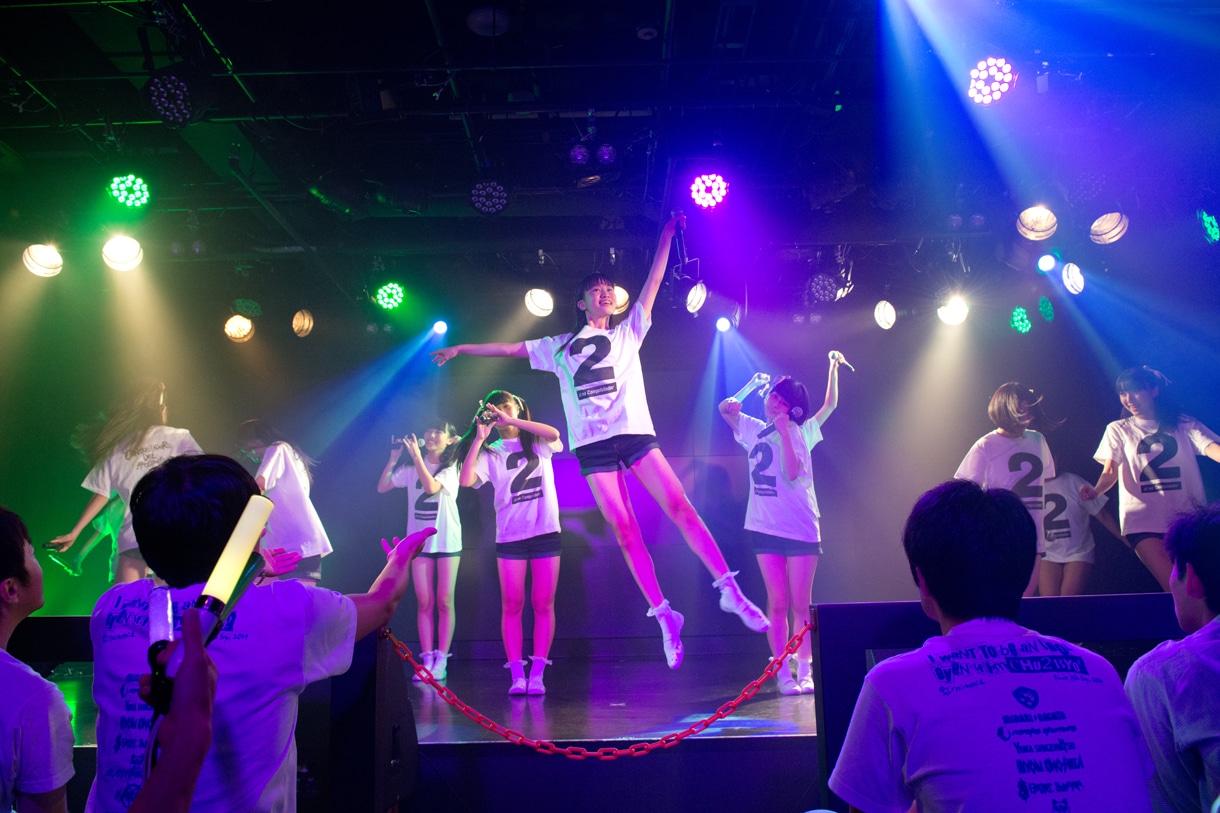 虹のコンキスタドール単独公演「中二病でもアイドルがしたい！」の様子。