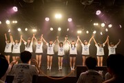 虹のコンキスタドール単独公演「中二病でもアイドルがしたい！」の様子。