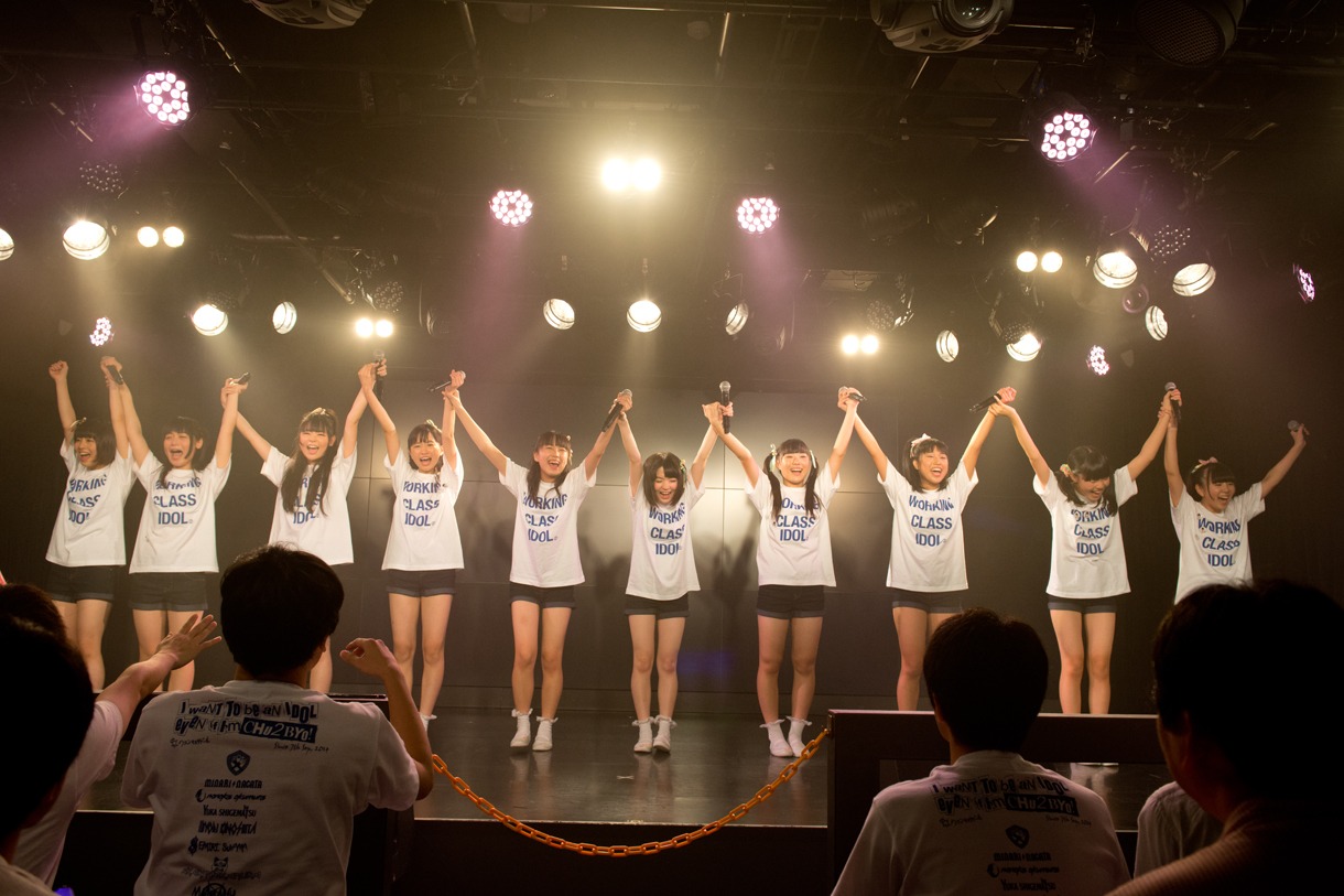 虹のコンキスタドール単独公演「中二病でもアイドルがしたい！」の様子。