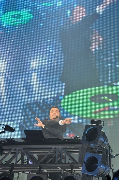 「10th Anniversary Year『908 FESTIVAL 2014』9.07 KREVA ～完全1人武道館～」の様子。