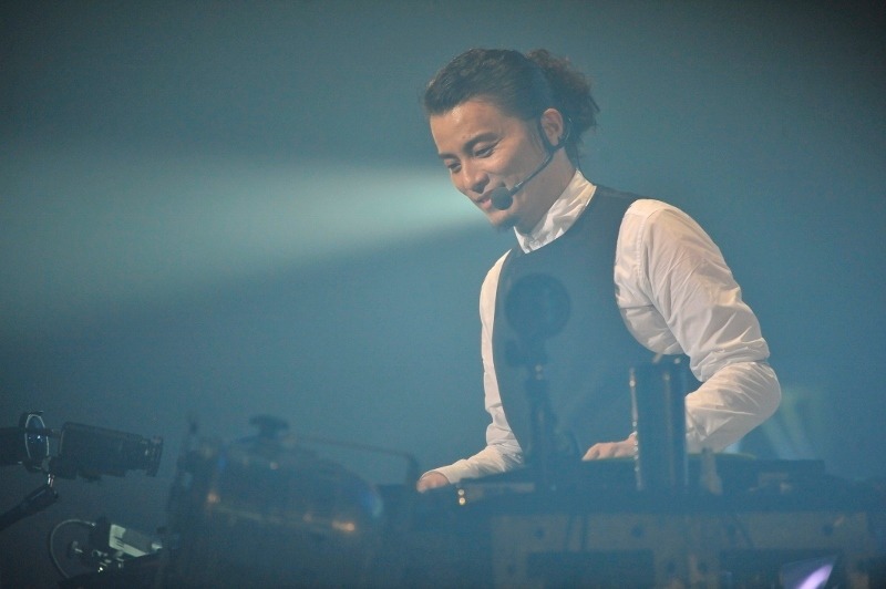 「10th Anniversary Year『908 FESTIVAL 2014』9.07 KREVA ～完全1人武道館～」の様子。