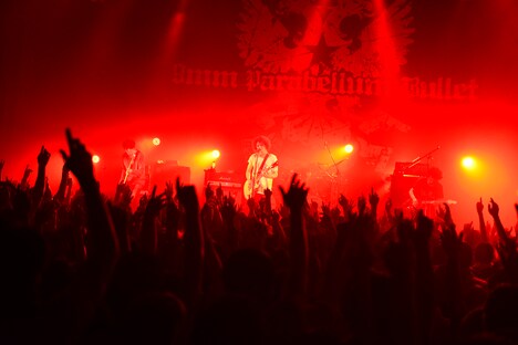 9mm Parabellum Bullet。写真は9月7日に東京・TSUTAYA O-EASTで実施された「カオスの百年 Vol.10」1日目の様子。 （撮影：橋本塁）