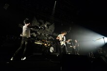 9mm Parabellum Bullet。写真は9月7日に東京・TSUTAYA O-EASTで実施された「カオスの百年 Vol.10」1日目の様子。 （撮影：橋本塁）