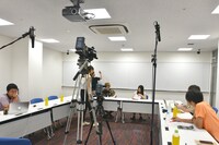 番組名や内容など、ゼロからの話し合いで会議はスタート。