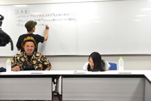 サイプレス上野（左）と中江友梨（右）。