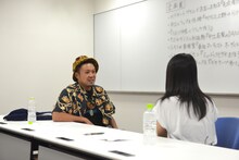 17歳の現役女子高生・中江友梨の実態をたわいない会話からリサーチするサイプレス上野34歳。