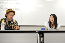 サイプレス上野（左）と中江友梨（右）。