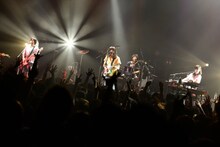 Wienners。写真は9月7日に東京・TSUTAYA O-EASTで実施された「カオスの百年 Vol.10」1日目の様子。 （撮影：橋本塁）