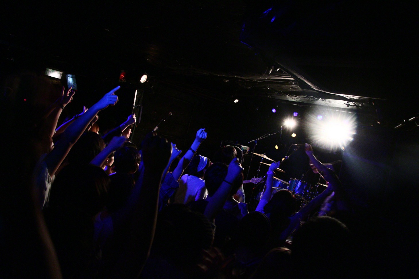 ゆれる「ユレルミューティレーション」東京・下北沢SHELTER公演の様子。