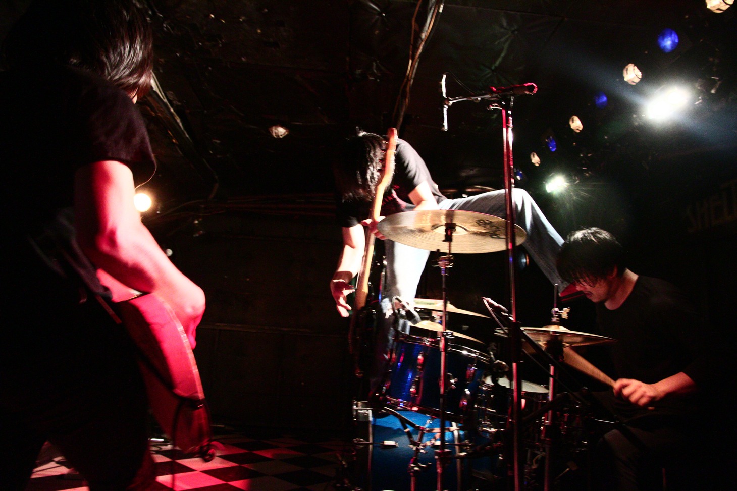ゆれる「ユレルミューティレーション」東京・下北沢SHELTER公演の様子。
