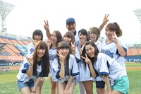 SHOWROOMドリームチームと横浜DeNAベイスターズ・中畑清監督。