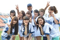 SHOWROOMドリームチームと横浜DeNAベイスターズ・中畑清監督。