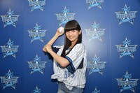 始球式前に意気込む新井投手。