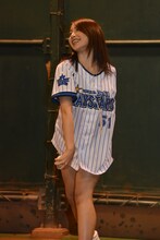 くねくねとしたフォームで投球する吉川友。