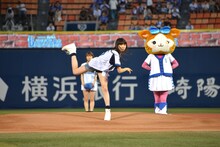 豪快なピッチングフォームで球場を沸かせた新井ひとみ投手。