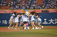 DB.キララを囲んでぐるぐる回るSHOWROOMドリームチーム。