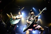TOTALFAT。写真は9月8日に東京・TSUTAYA O-EASTで実施された「カオスの百年 Vol.10」2日目の様子。 （撮影：橋本塁[SOUND SHOOTER]）