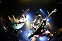 TOTALFAT。写真は9月8日に東京・TSUTAYA O-EASTで実施された「カオスの百年 Vol.10」2日目の様子。 （撮影：橋本塁[SOUND SHOOTER]）