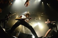 9mm Parabellum Bullet。写真は9月8日に東京・TSUTAYA O-EASTで実施された「カオスの百年 Vol.10」2日目の様子。 （撮影：橋本塁[SOUND SHOOTER]）