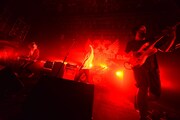 9mm Parabellum Bullet。写真は9月8日に東京・TSUTAYA O-EASTで実施された「カオスの百年 Vol.10」2日目の様子。 （撮影：橋本塁[SOUND SHOOTER]）