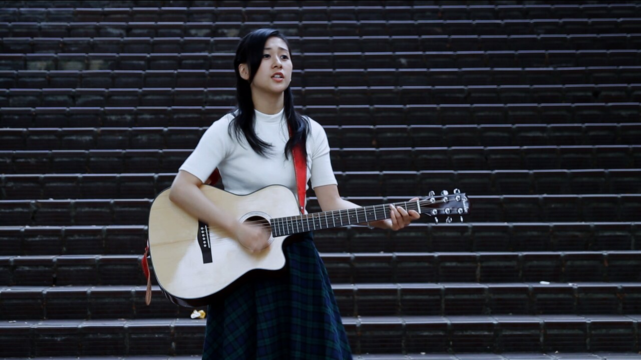 名倉七海「こうき心」ビデオクリップのワンシーン。