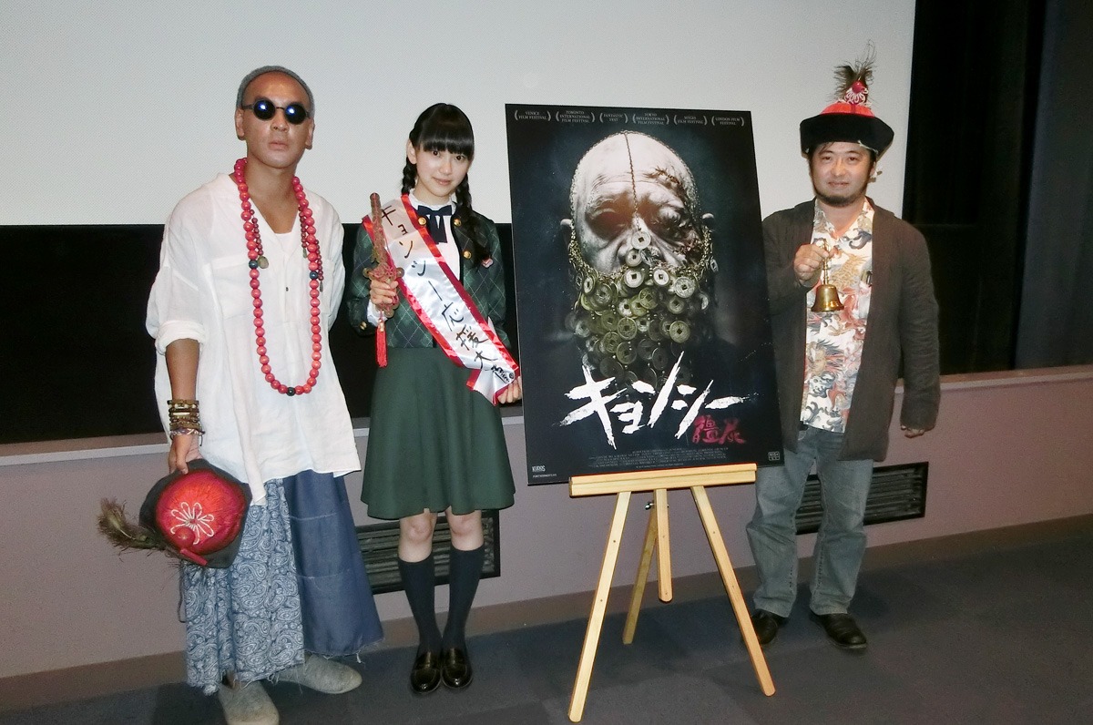 左からジュノ・マック、堀未央奈、清水崇。