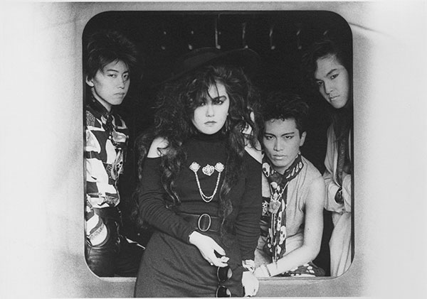 PERSONZ「ALL TIME BEST」ブックレットやバックインレイに掲載される過去の秘蔵写真。
