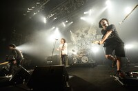 9mm Parabellum Bullet。写真は9月9日に東京・TSUTAYA O-EASTで実施された「カオスの百年 Vol.10」3日目の様子。 （撮影：橋本塁[SOUND SHOOTER]）