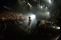 9mm Parabellum Bullet。写真は9月9日に東京・TSUTAYA O-EASTで実施された「カオスの百年 Vol.10」3日目の様子。 （撮影：橋本塁[SOUND SHOOTER]）