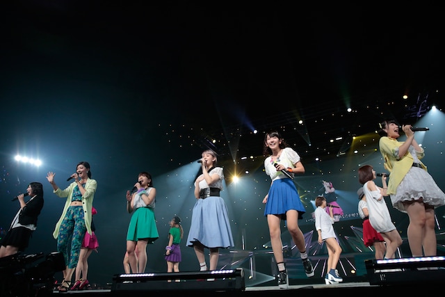 ℃-uteとBerryz工房（「℃-ute（910）の日スペシャルコンサート2014 Thank you ベリキュー！in 日本武道館［前編］の様子）。