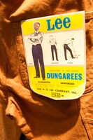 極太ペインターパンツのポケットに付けられたタグ。