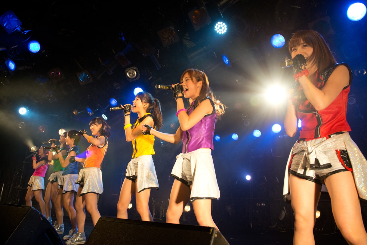 アップアップガールズ（仮）によるライブの様子。
