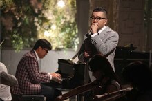 「春よ、来い」を披露する槇原敬之と松任谷正隆。 (c)フジテレビ