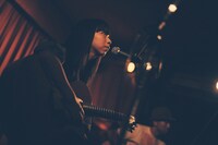 ti-ti.uuのライブの様子。（撮影：西槇太一）