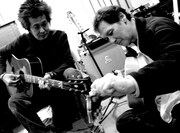 忌野清志郎プロデュースの藤井裕ソロアルバム「フジーユー」制作時の模様。左から忌野清志郎、藤井裕。