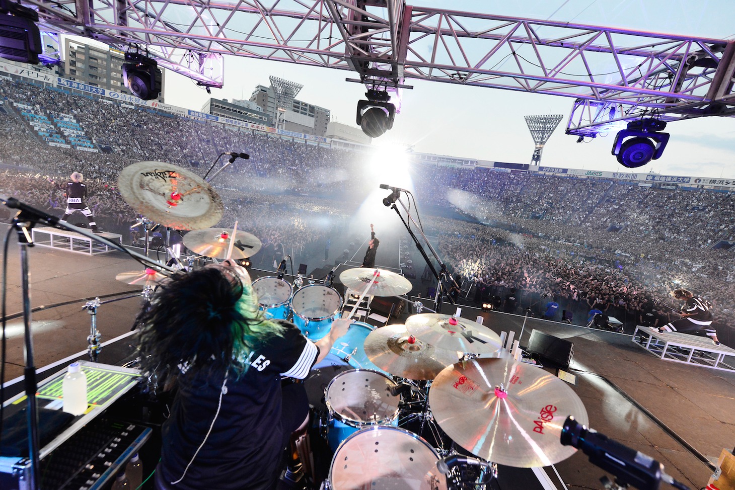 ONE OK ROCK「Mighty Long Fall at Yokohama Stadium」の模様。