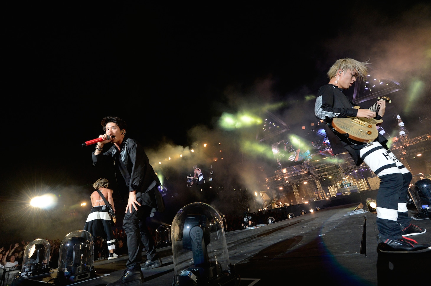 今週の人気画像5位は「ONE OK ROCK、6万人圧倒した浜スタ2DAYS」より、ONE OK ROCK「Mighty Long Fall at Yokohama Stadium」の模様。