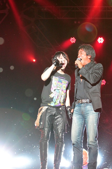 西川貴教（T.M.Revolution）と松崎しげる。