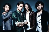 wrong city。左から3番目がkomaki（Dr）。