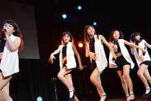 「東京女子流 HARDBOILED NIGHT 第3夜『Devil in a Blue Dress 青いドレスの女』」の様子。