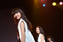 「東京女子流 HARDBOILED NIGHT 第3夜『Devil in a Blue Dress 青いドレスの女』」の様子。