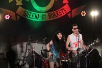 左からシーナ、鮎川誠。（撮影：積紫乃）